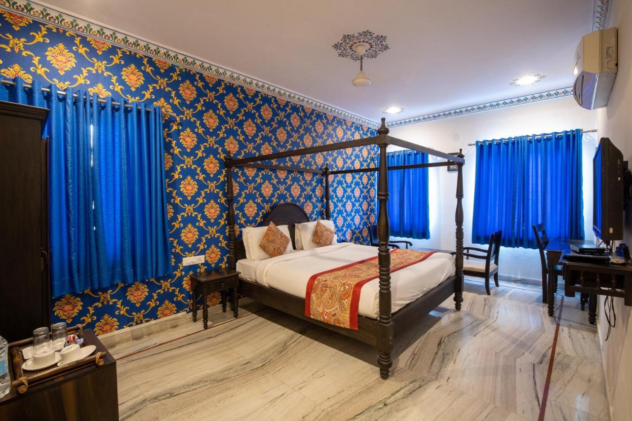 Hotel Royal Pratap Niwas Удайпур Екстер'єр фото