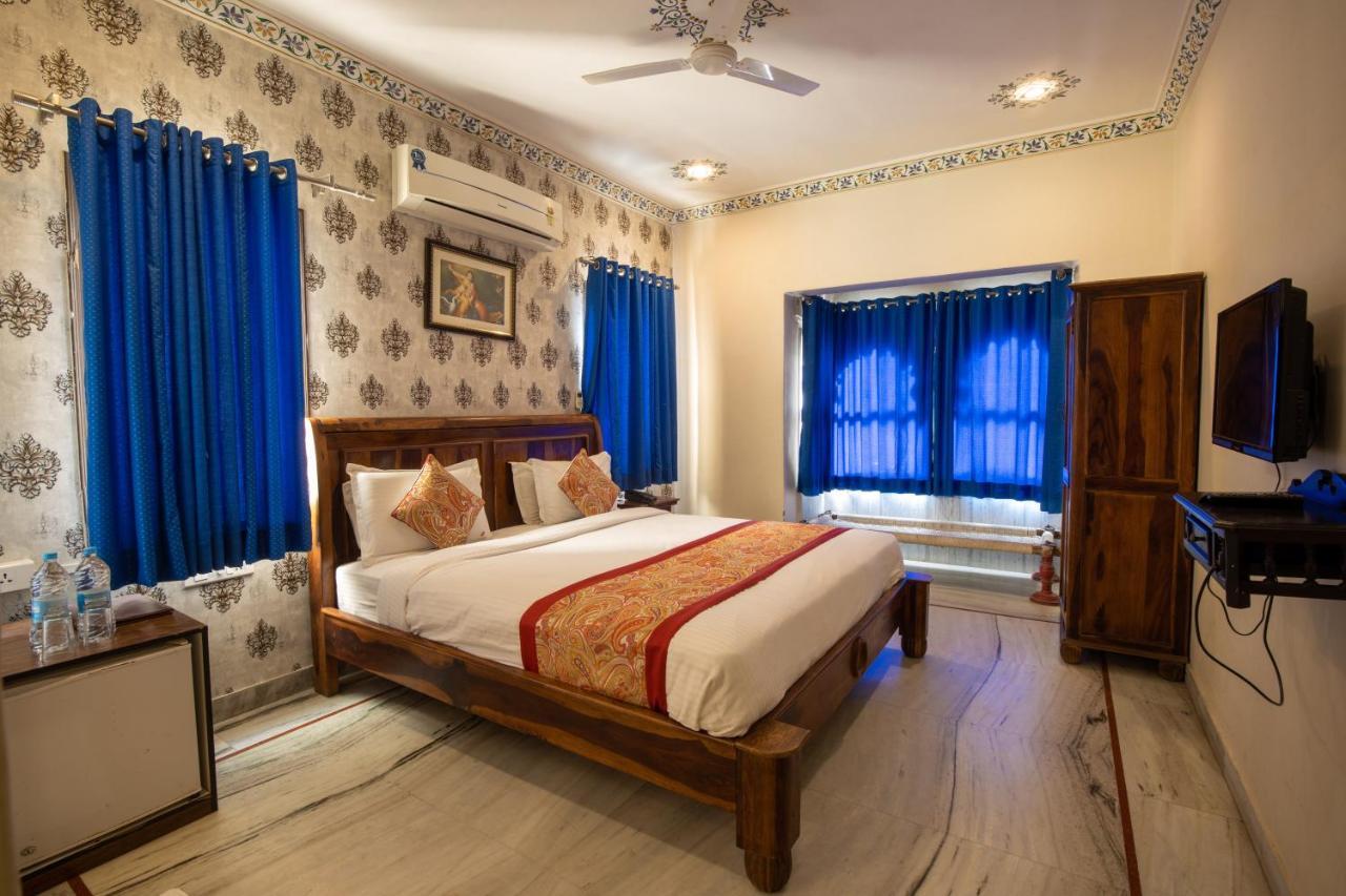 Hotel Royal Pratap Niwas Удайпур Екстер'єр фото