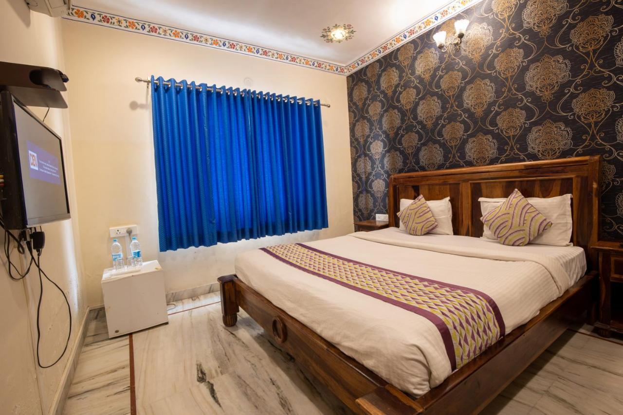 Hotel Royal Pratap Niwas Удайпур Екстер'єр фото