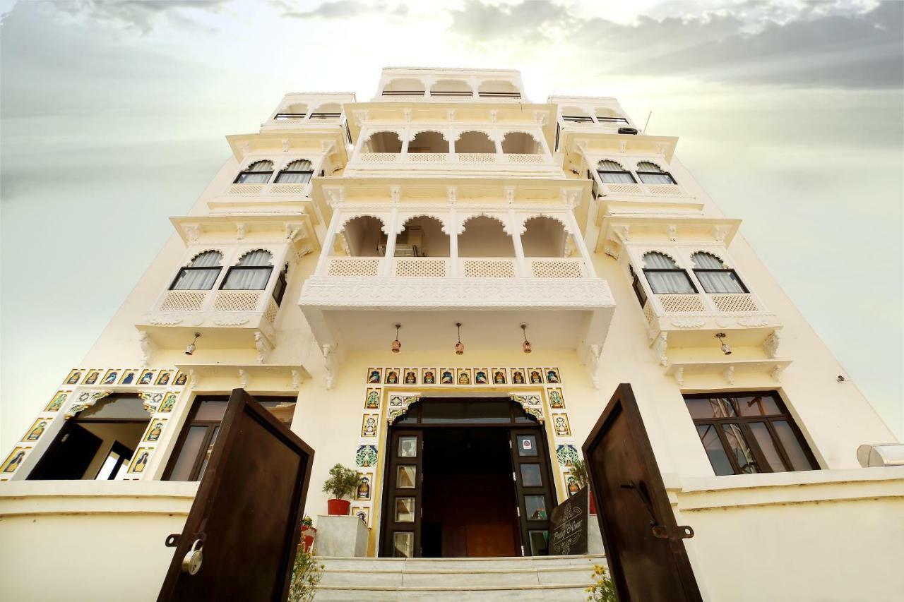 Hotel Royal Pratap Niwas Удайпур Екстер'єр фото